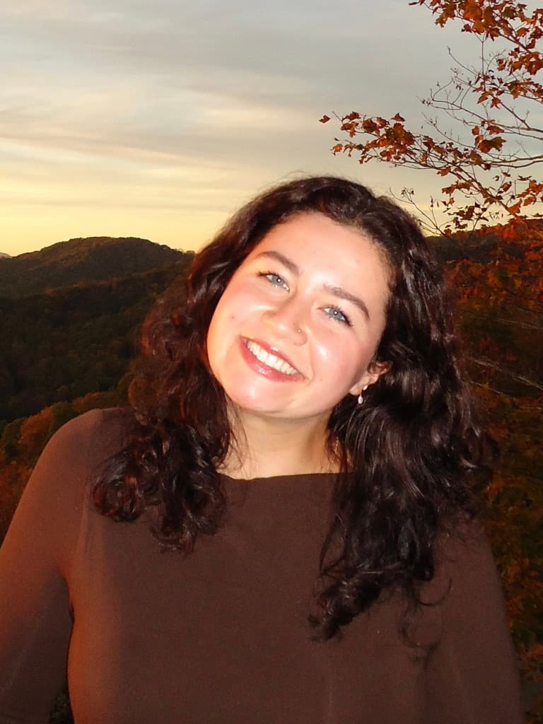 Emily Kolb headshot